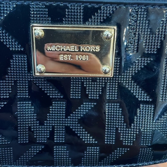 Michael Kors wristlet wallet Black Patent Leather Classic Signature big logo Bag - Picture 2 of 9